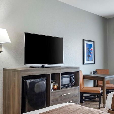 Best Western Plus Victoria Inn & Suites Εξωτερικό φωτογραφία