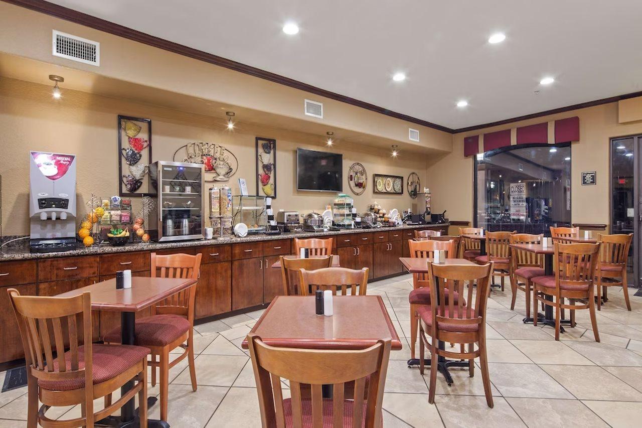 Best Western Plus Victoria Inn & Suites Εξωτερικό φωτογραφία