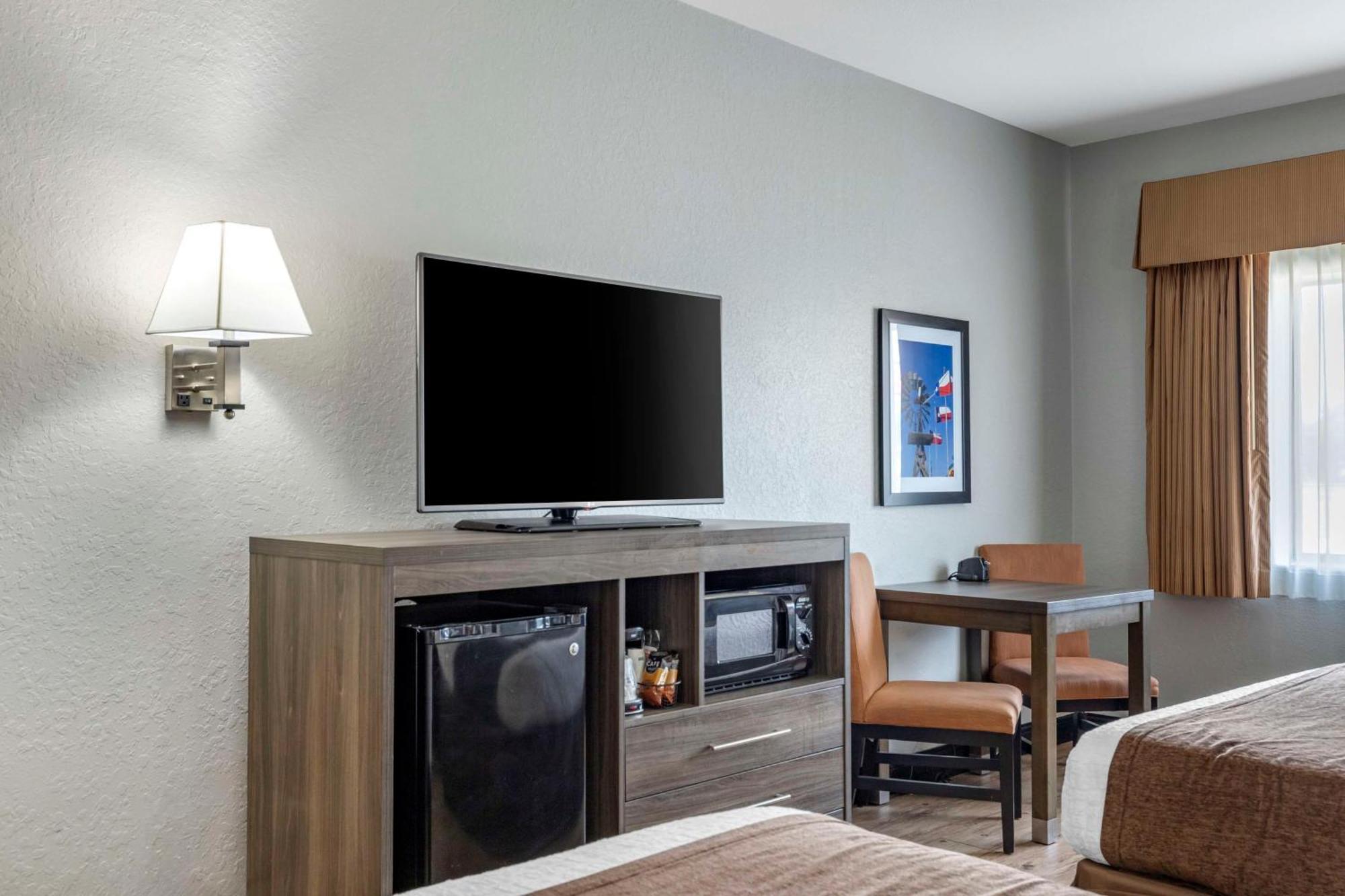 Best Western Plus Victoria Inn & Suites Εξωτερικό φωτογραφία