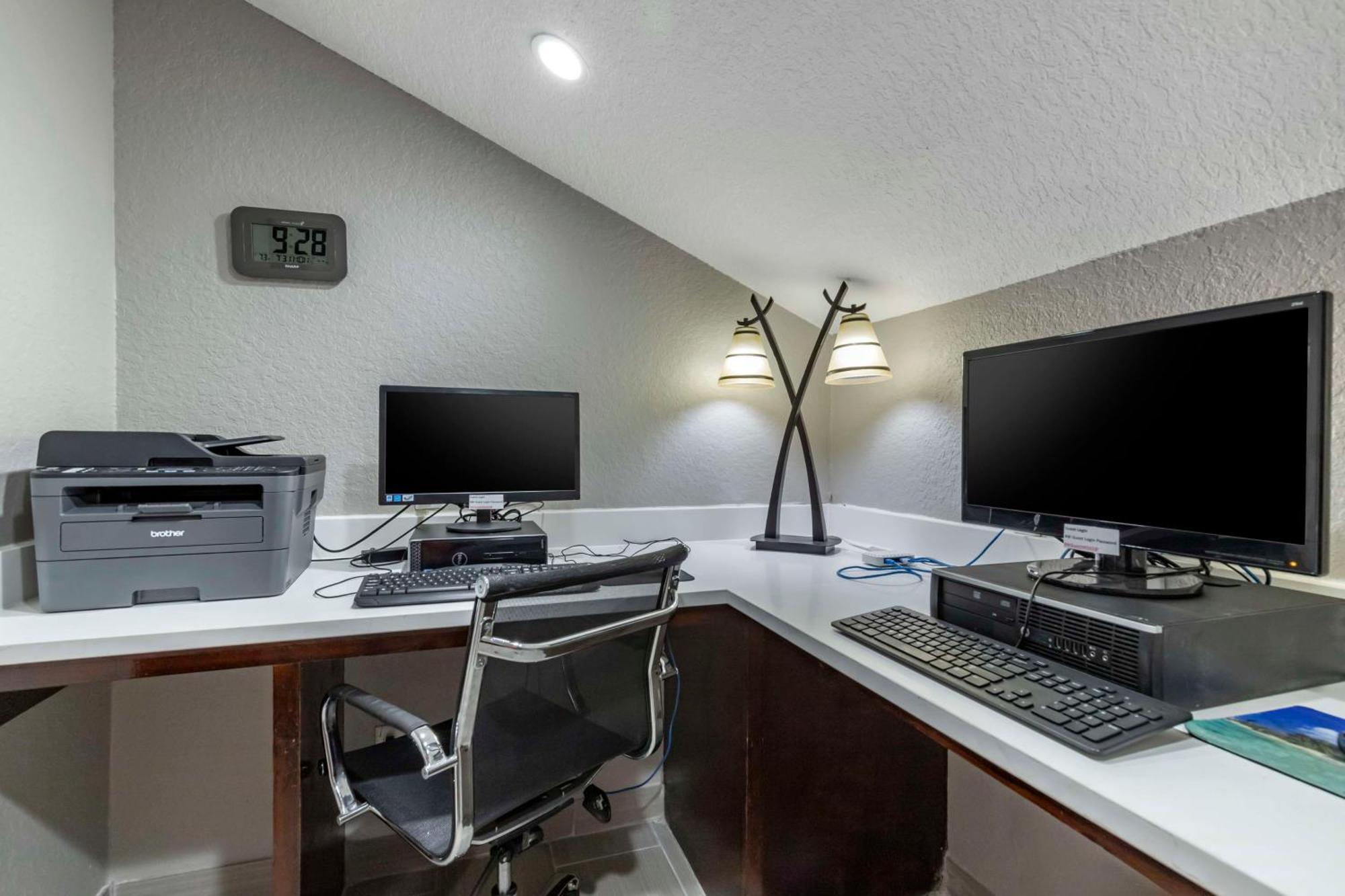 Best Western Plus Victoria Inn & Suites Εξωτερικό φωτογραφία