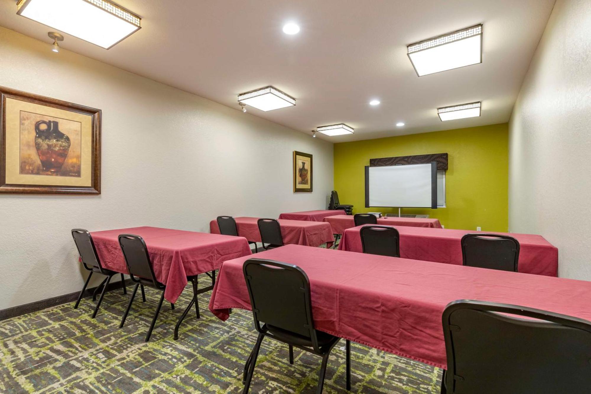 Best Western Plus Victoria Inn & Suites Εξωτερικό φωτογραφία